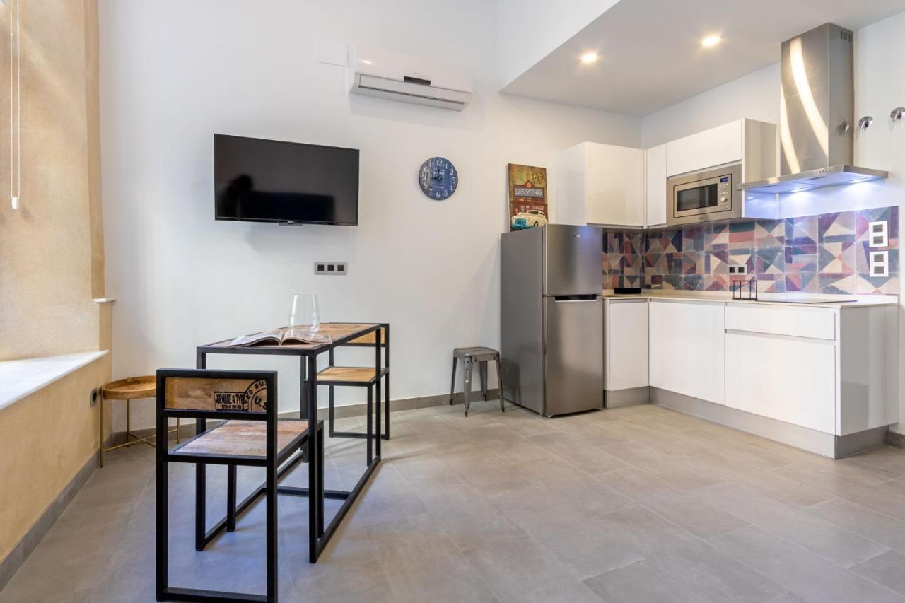 Nine O Clock San Agustin Apartment เซบีญา ภายนอก รูปภาพ