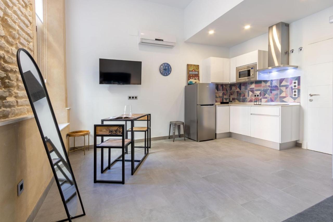 Nine O Clock San Agustin Apartment เซบีญา ภายนอก รูปภาพ